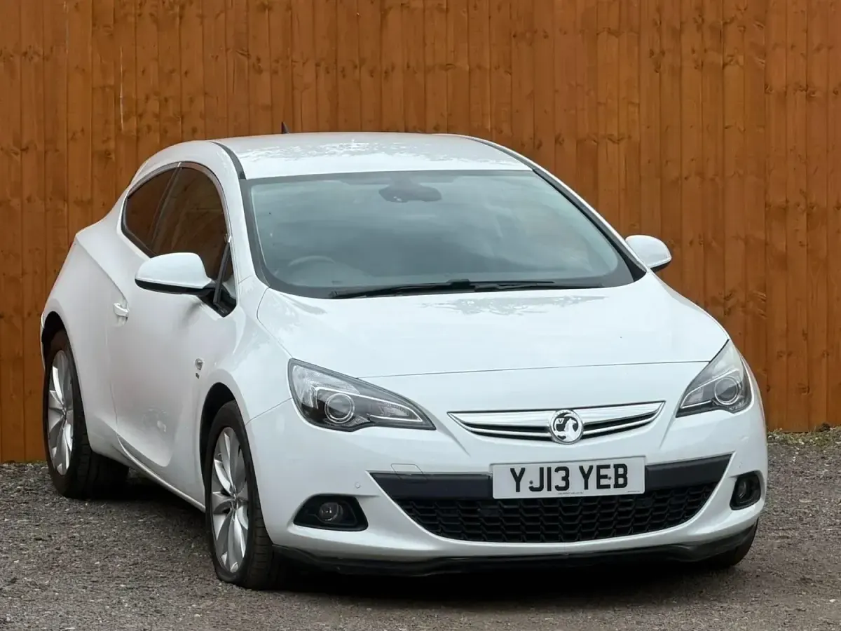 Second-hand Vauxhall Astra GTC SRi 2013 Alb Hatchback