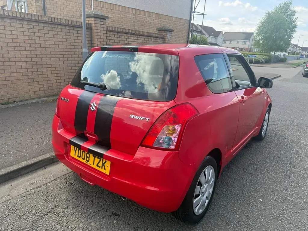 Begagnad Suzuki Swift GL 92 HK (67 kW) 2008 Röd Halvkombi