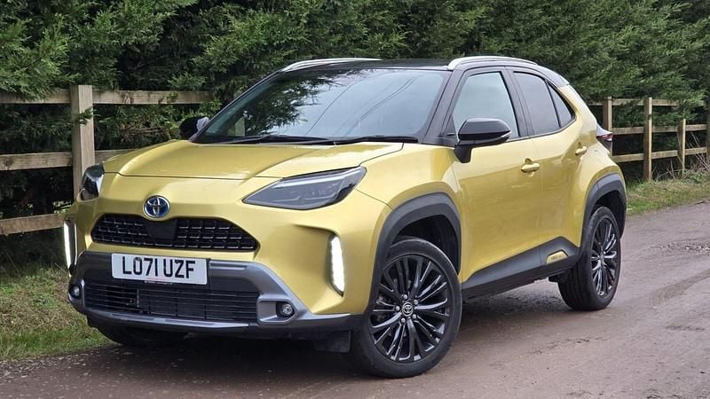 Second-hand Toyota Yaris Hybrid 2022 Galben Hatchback