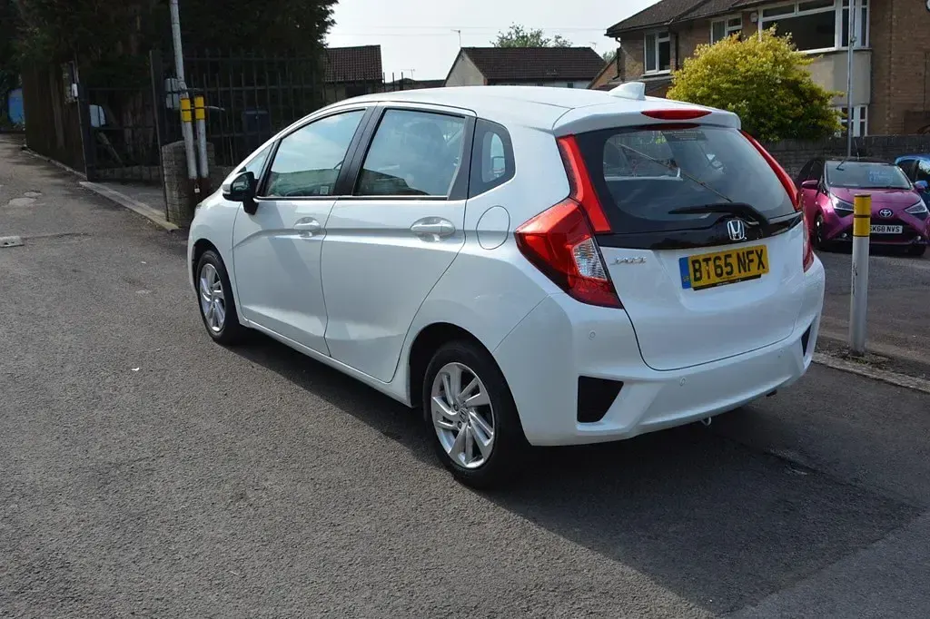 Used Honda Jazz SE 2015 White Hatchback