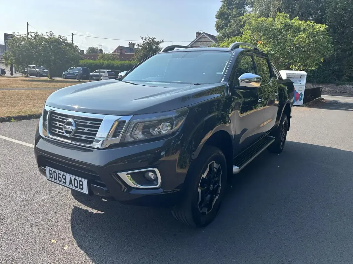 Used Nissan Navara Tekna 190 HP (139 kW) 2019 Black Pickup