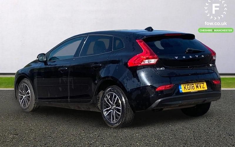 Used Volvo V40 Momentum 122 HP (89 kW) 2018 Black Hatchback