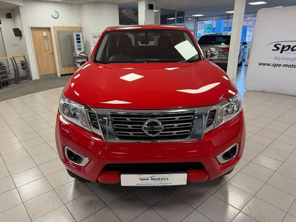 Used Nissan Navara N-Connecta 190 HP (139 kW) 2021 Red Pickup