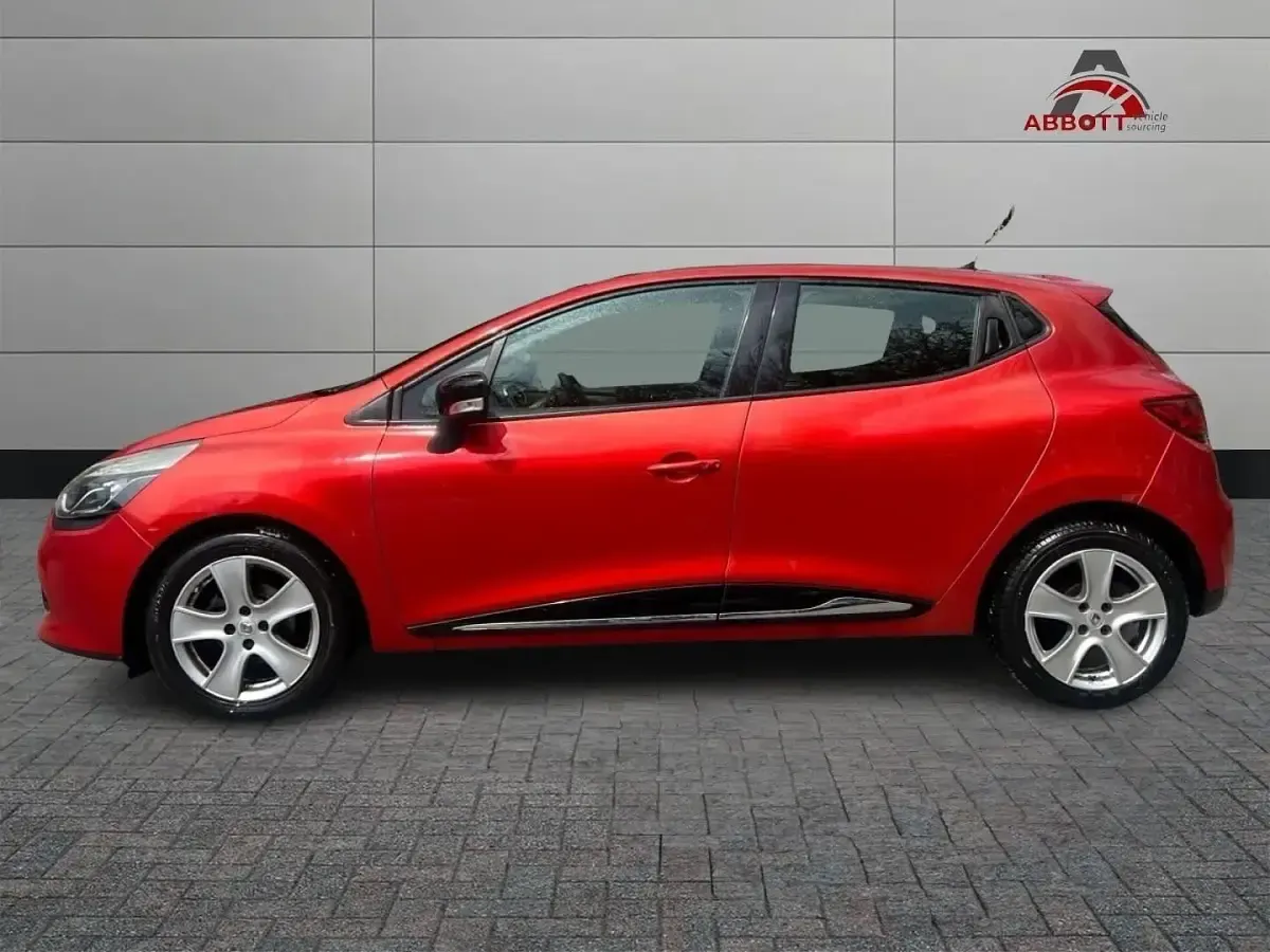 Used Renault Clio IV Dynamique 75 HP (55 kW) 2013 Red Hatchback