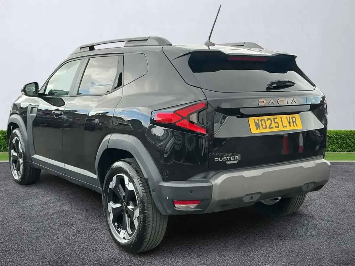 Begagnad Dacia Duster Extreme 143 HK (105 kW) 2025 Svart Halvkombi