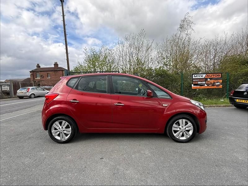 Used Hyundai ix20 Active 90 HP (66 kW) 2011 Red Hatchback