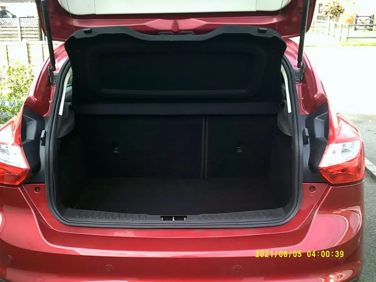 Używany Ford Focus Zetec 2011 Czerwony Hatchback