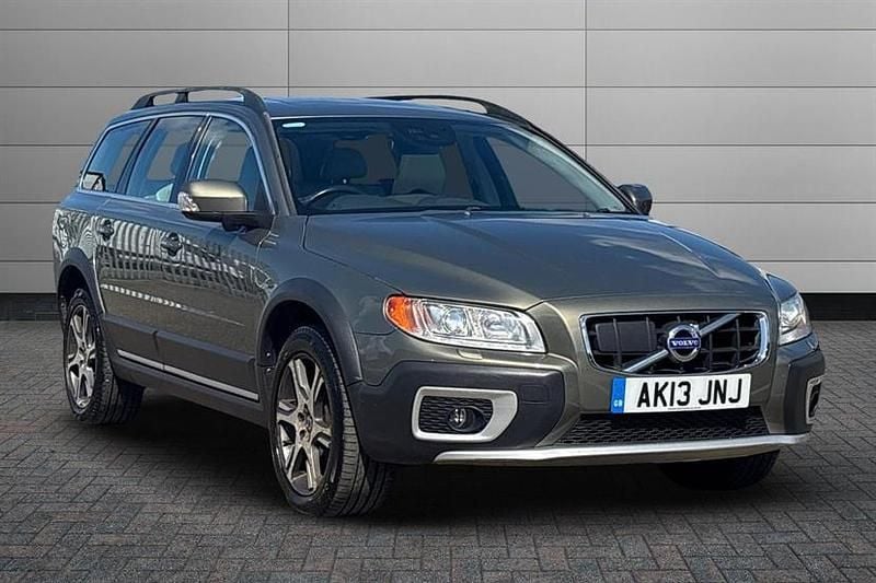 Green Used 2013 Volvo XC70 SE Lux SUV | £11,990 (Fair price) - Image 1/2