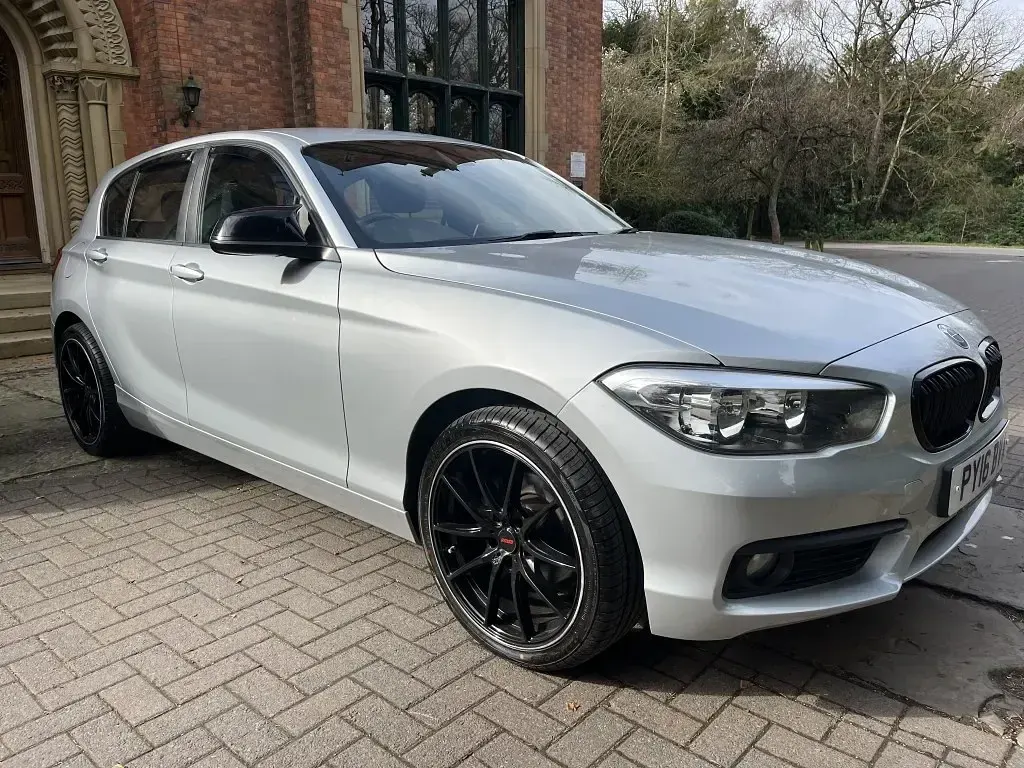 Używany BMW 118 2016 Srebrny Hatchback