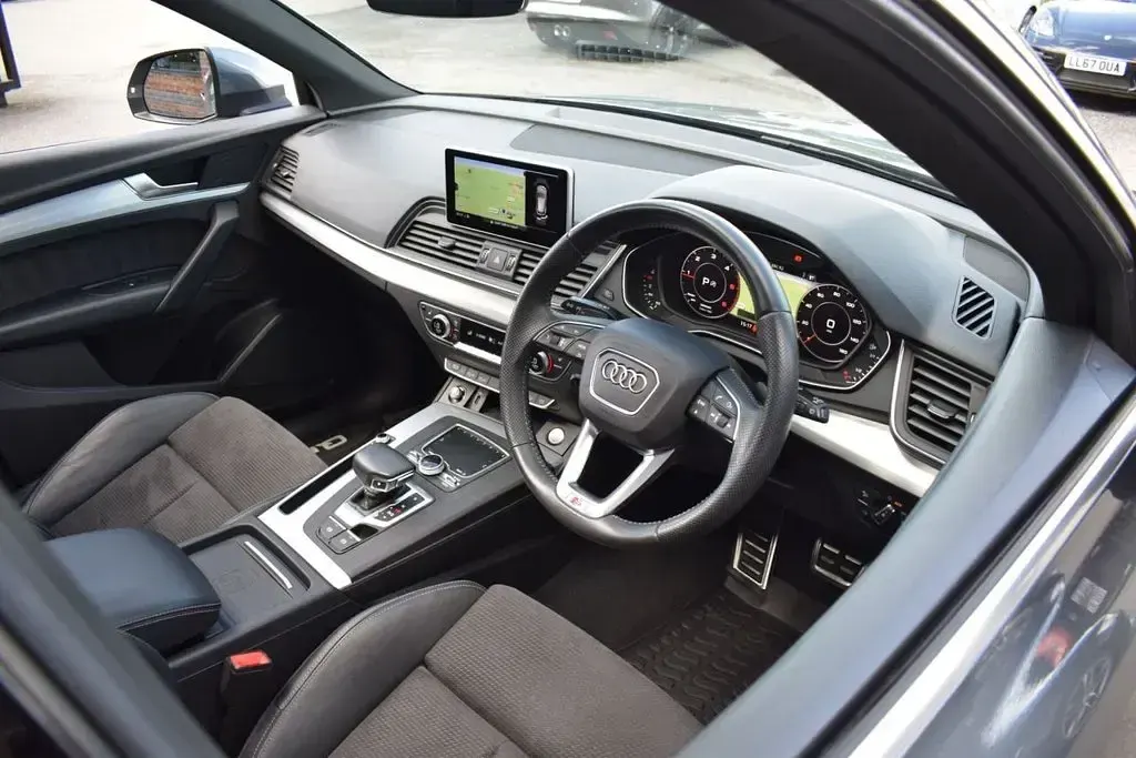 Used Audi Q5 S-Line 190 HP (139 kW) 2019 Grey SUV
