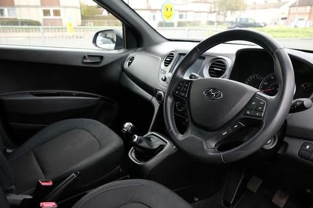 Used Hyundai i10 GO! 65 HP (47 kW) 2018 Blue Hatchback