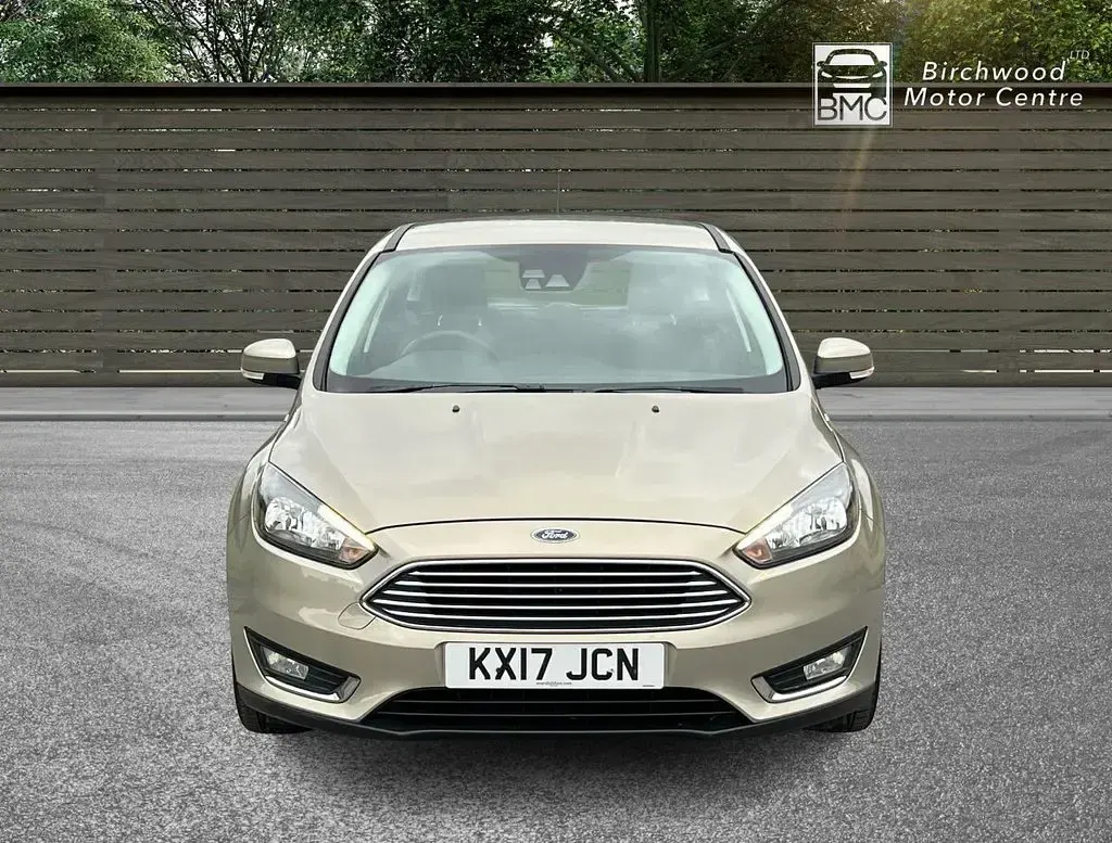 Used Ford Focus Titanium 125 HP (91 kW) 2017 Silver Hatchback