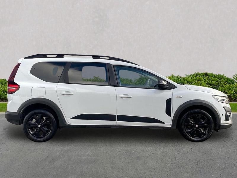 Used Dacia Jogger Extreme 110 HP (80 kW) 2022 White MPV