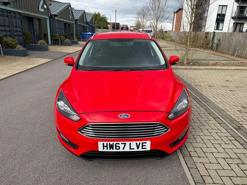 Begagnad Ford Focus Zetec 120 HK (88 kW) 2018 Röd Kombi