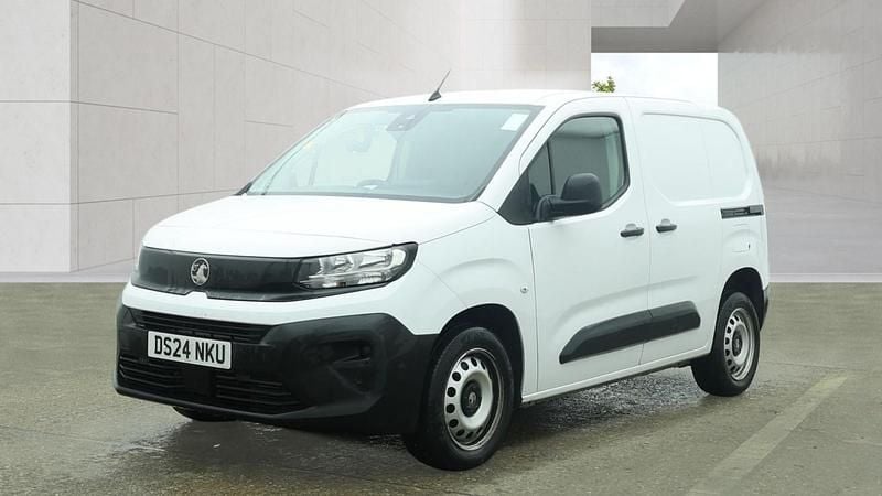 Used Vauxhall Combo 100 HP (73 kW) 2024 White MPV