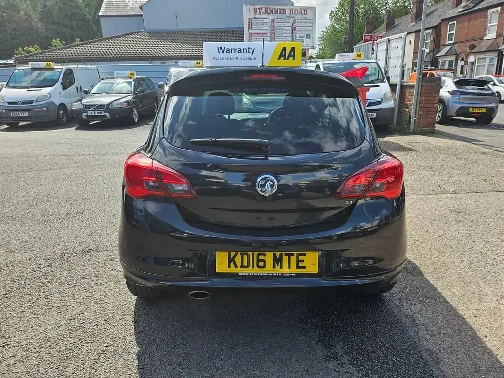 Używany Vauxhall Corsa Edition 90 KM (66 kW) 2016 Czarny Hatchback