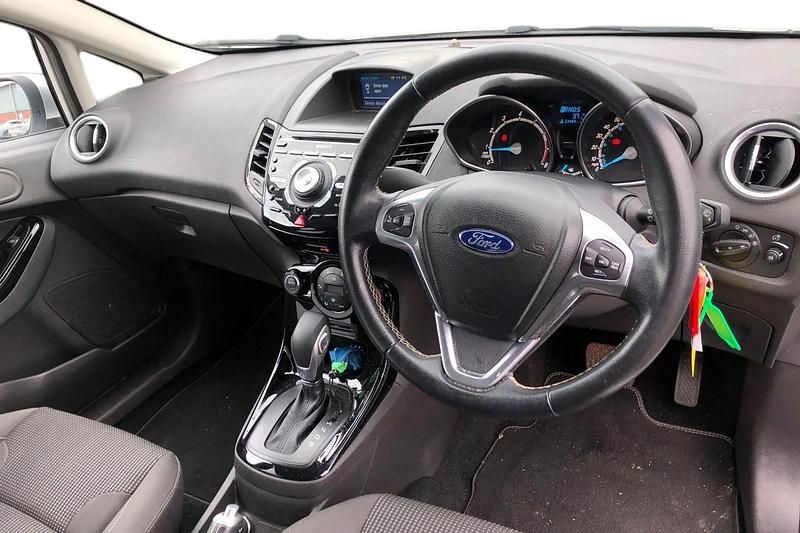 Used Ford Fiesta Titanium 105 HP (77 kW) 2015 Silver Hatchback