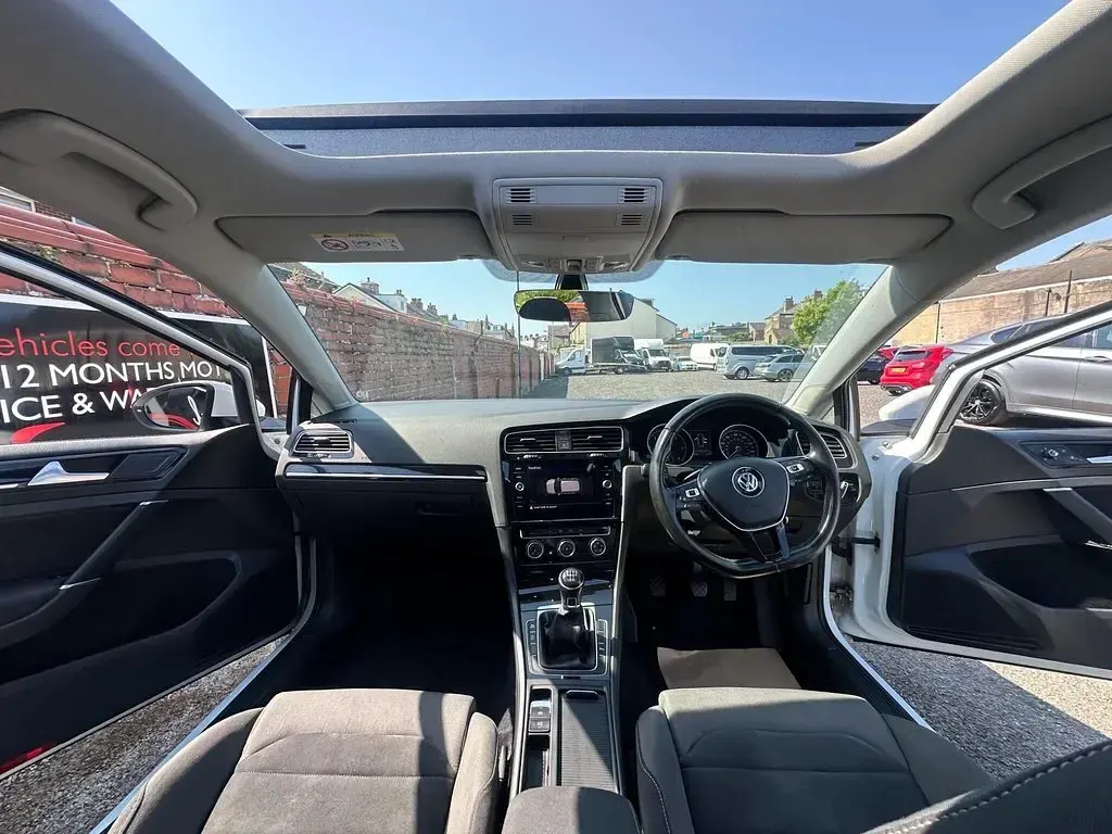 Used VW Golf VII GT 115 HP (84 kW) 2017 White Hatchback