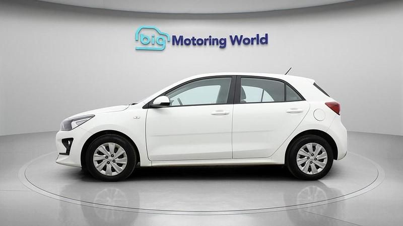 Used Kia Rio 83 HP (61 kW) 2023 White Hatchback