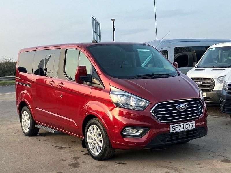 Used Ford Tourneo Custom Titanium 130 HP (95 kW) 2021 Red Van