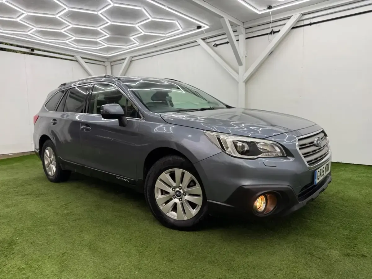 Usado Subaru Outback 150 CV (110 kW) 2015 Gris Familiar