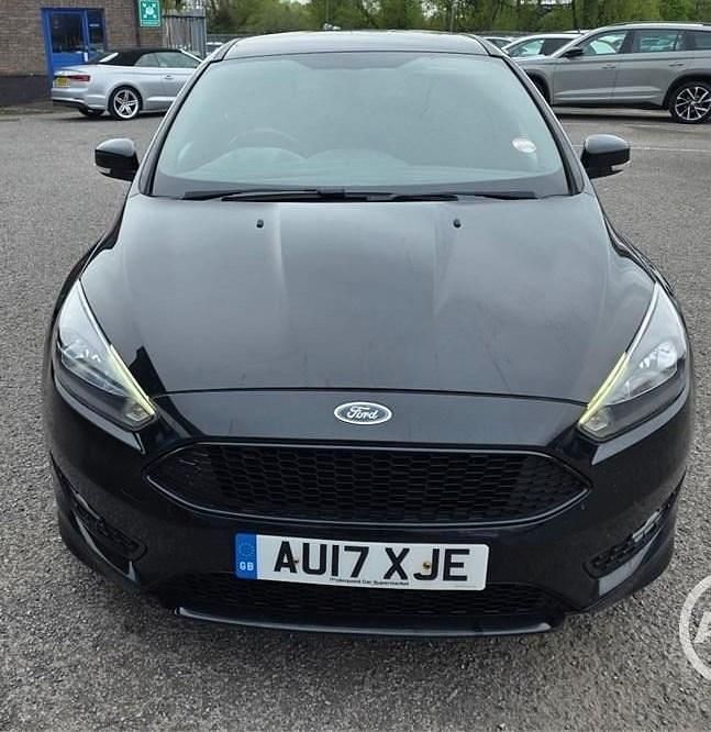 Usado Ford Focus ST-Line 120 HP (88 kW) 2017 Preto Citadino