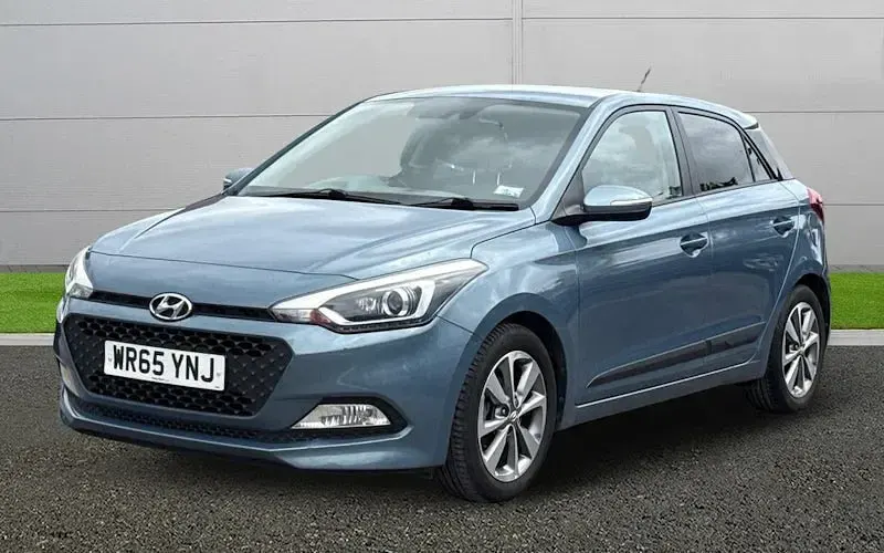 Begagnad Hyundai i20 Premium 84 HK (61 kW) 2015 Blå Halvkombi