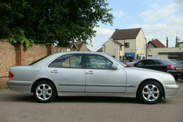Used Mercedes E220 Classic 2001 Sedan