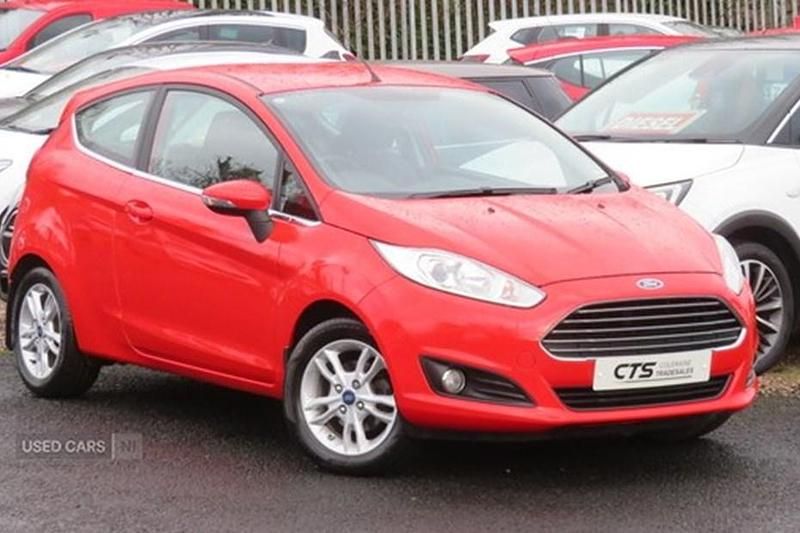 Used Ford Fiesta Zetec 82 HP (60 kW) 2014 Red Hatchback
