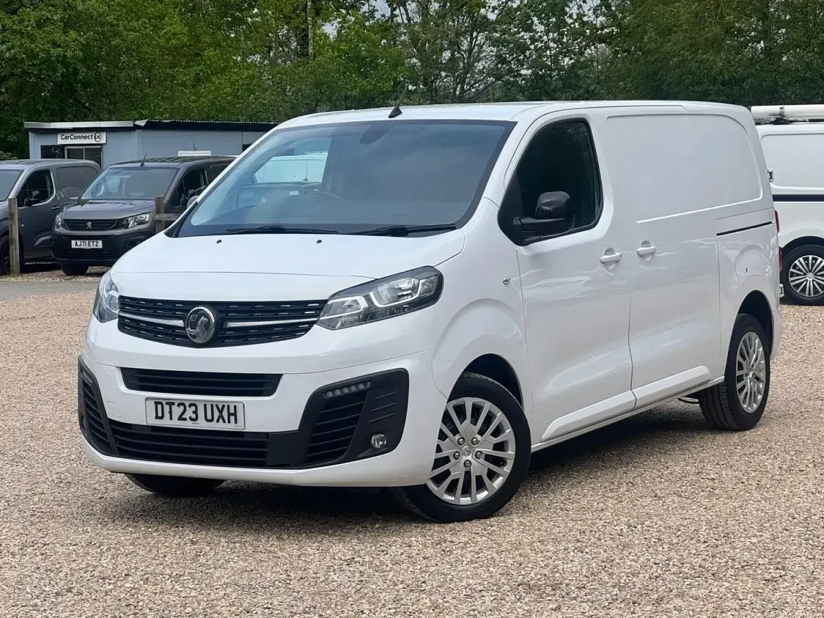 Used Vauxhall Vivaro S 100 HP (73 kW) 2023 White MPV