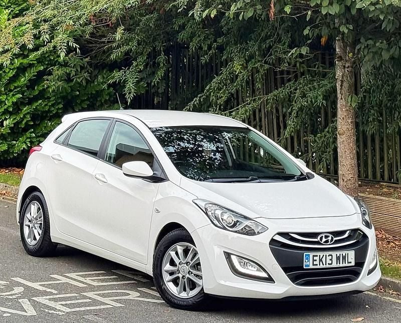 White Used 2013 Hyundai i30 Active Hatchback | £5,495 (Fair price) - Image 1/4