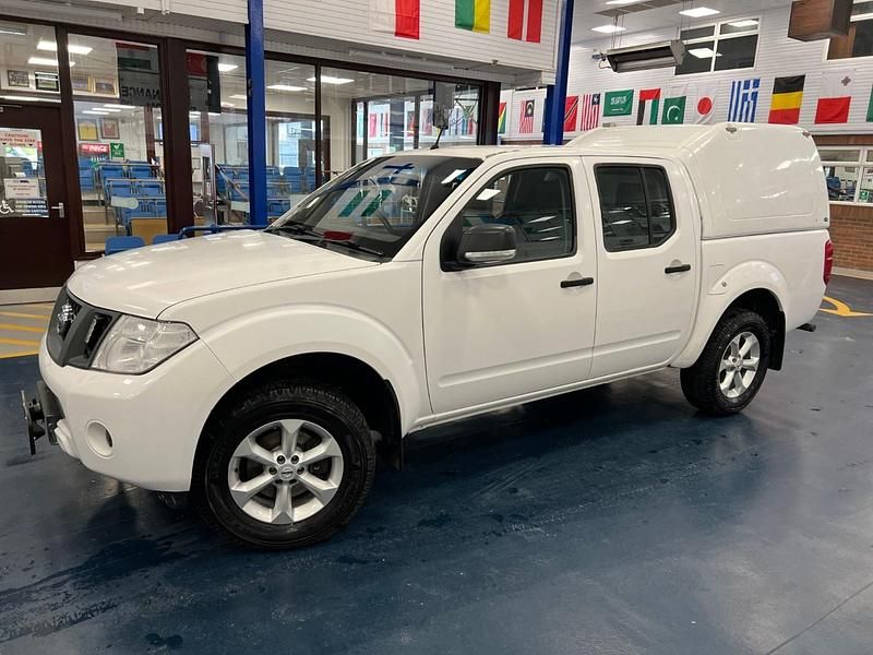 Used Nissan Navara Visia 145 HP (106 kW) 2014 White Pickup