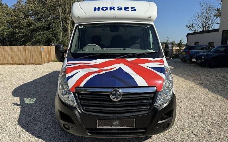 Used Vauxhall Movano 125 HP (91 kW) 2014 White MPV