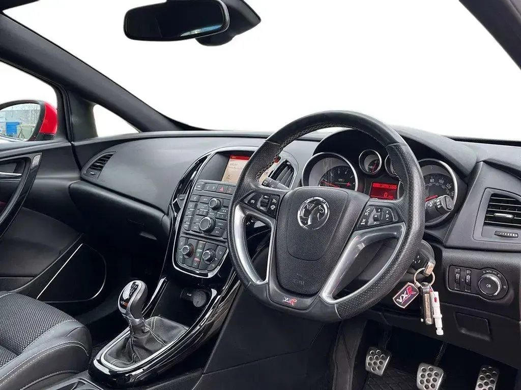 Used Vauxhall Astra GTC 276 HP (202 kW) 2017 Red Coupe