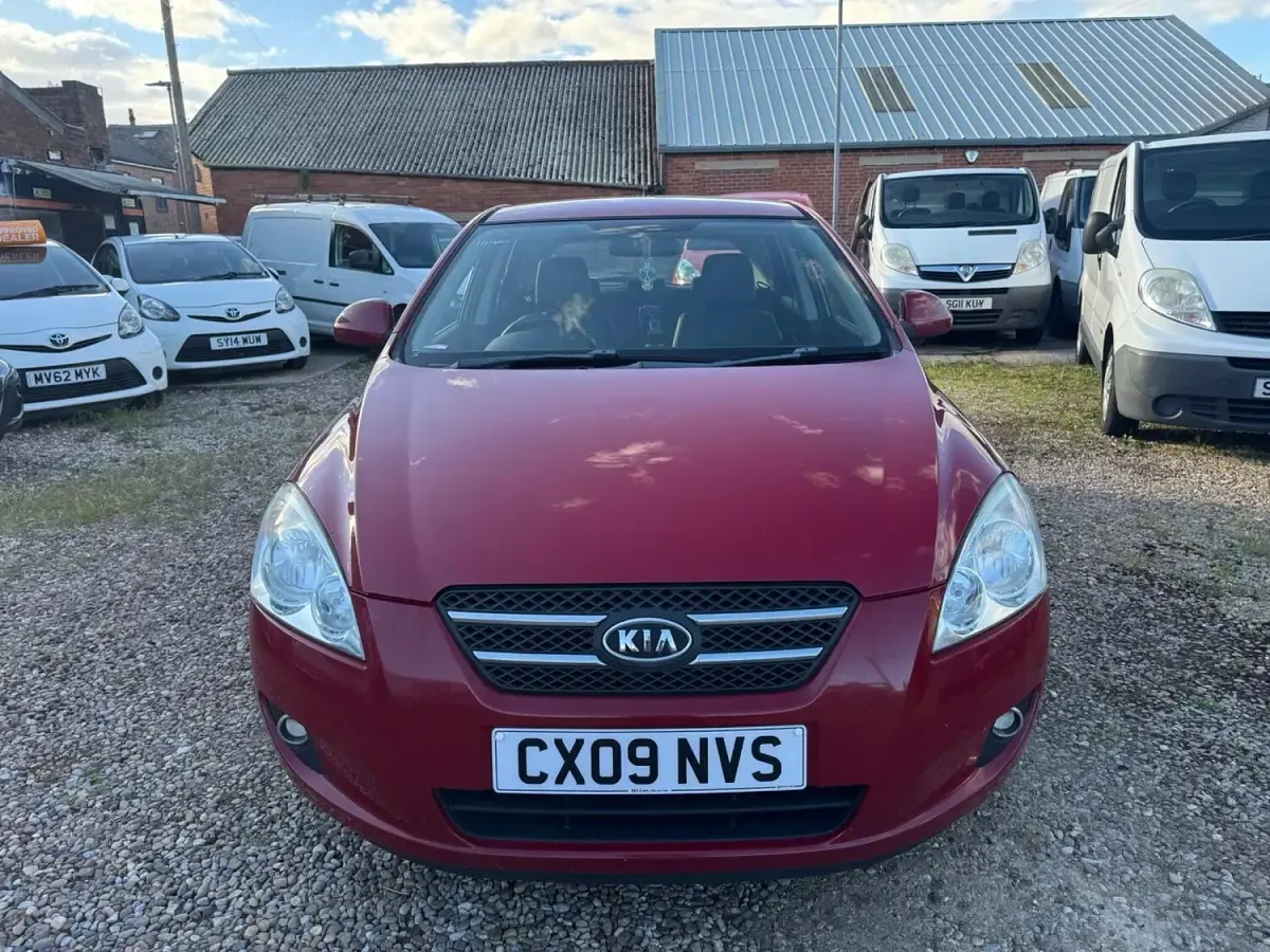 Used Kia Ceed 2009 Red Hatchback