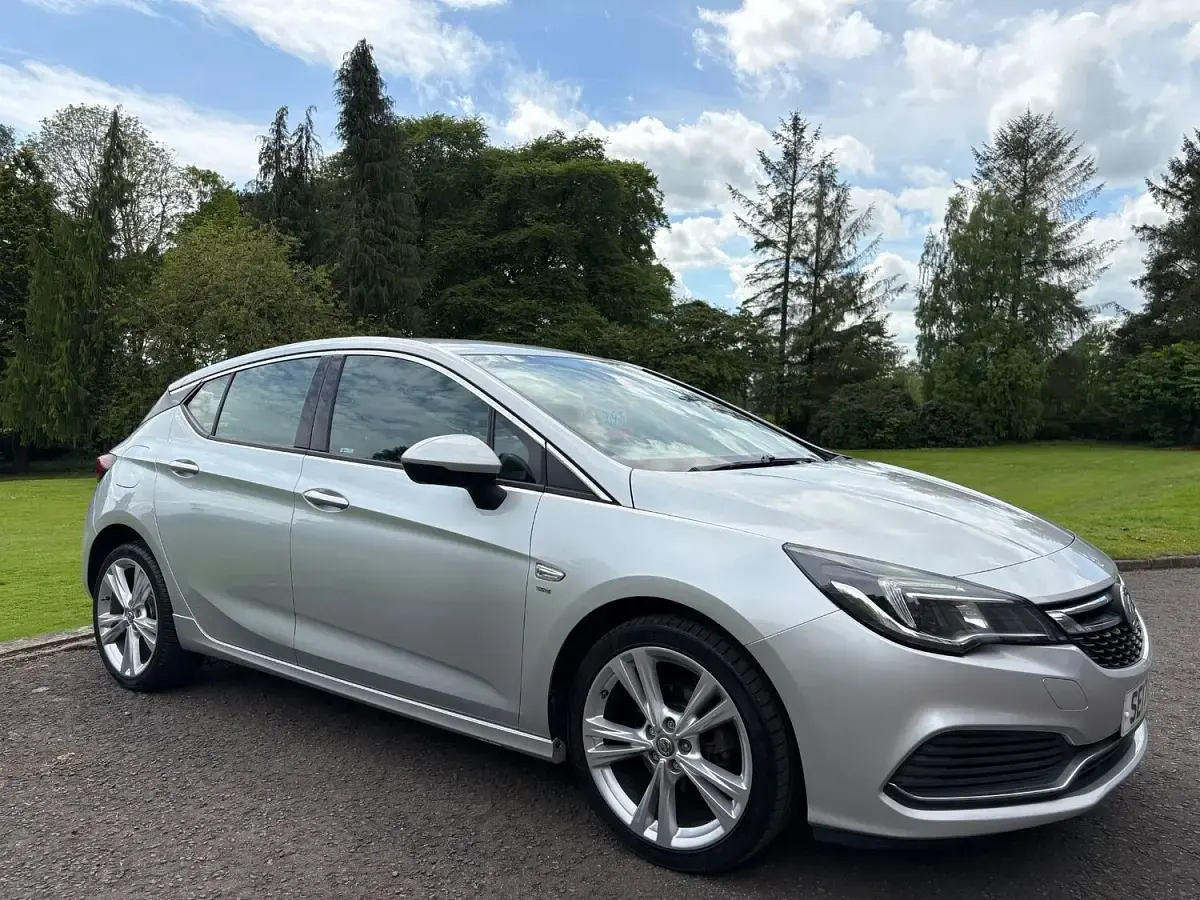 Used Vauxhall Astra SRi 110 HP (80 kW) 2017 Silver Hatchback
