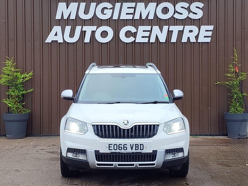 Used Skoda Yeti LAURIN & KLEMENT 150 HP (110 kW) 2016 White SUV