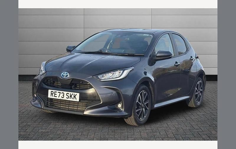 Used Toyota Yaris Hybrid Design 116 HP (85 kW) 2023 Grey Hatchback