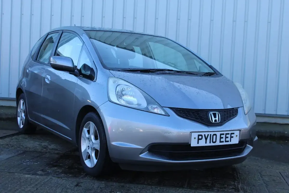 Used Honda Jazz ES 100 HP (73 kW) 2010 Silver Hatchback