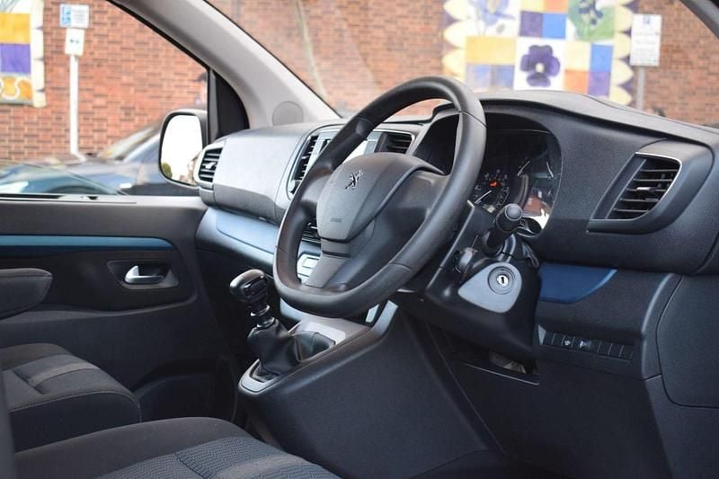 Used Peugeot Traveller Active 2020 White MPV