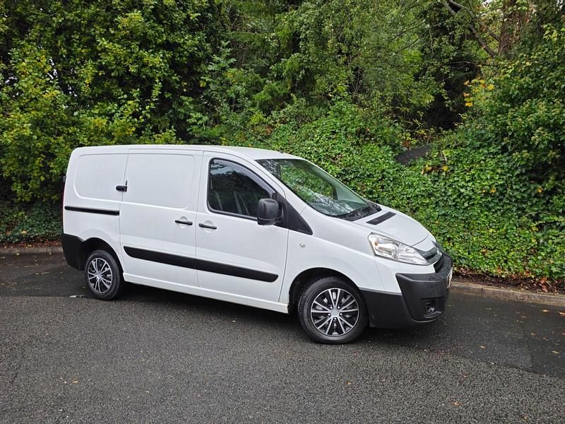 White Used 2015 Citroën Dispatch MPV | £5,795 (Fair price) - Image 1/4