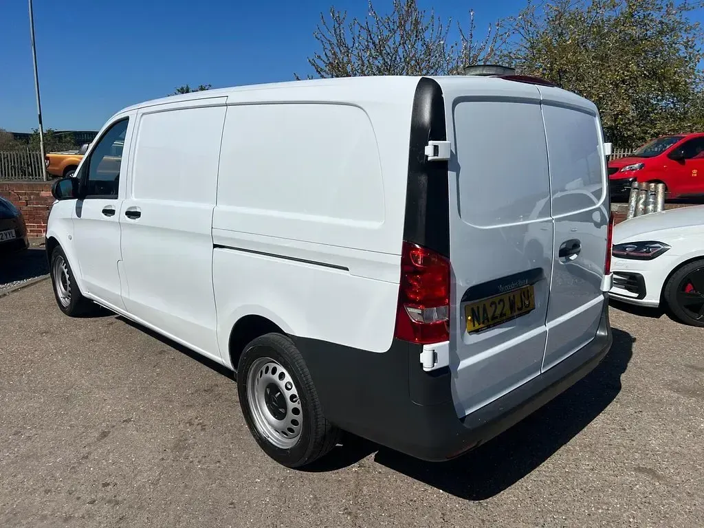 Used Mercedes Vito Progressive 134 HP (98 kW) 2022 White Van