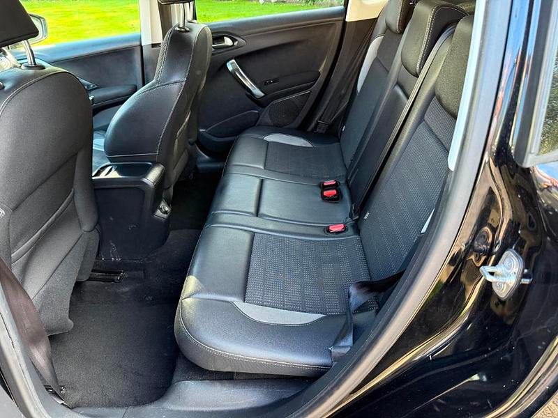 Begagnad Peugeot 2008 Allure 2016 Svart SUV
