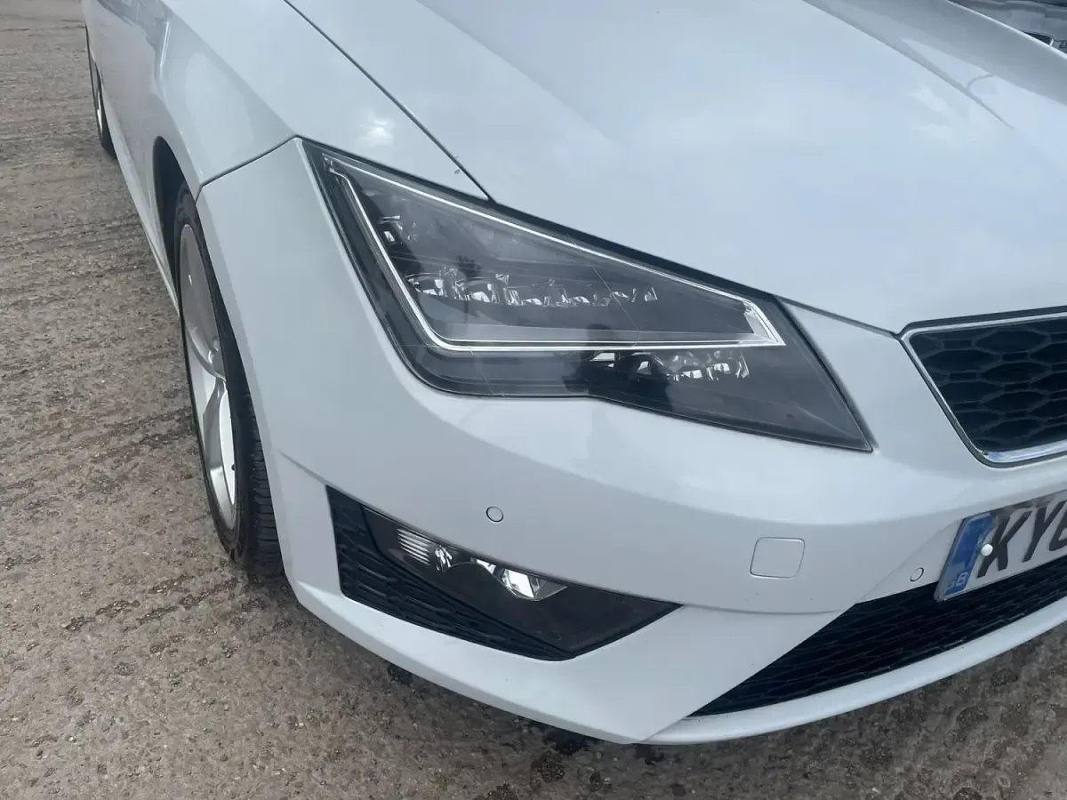 Used Seat Leon FR 184 HP (135 kW) 2014 White Hatchback