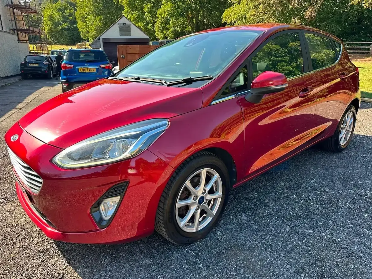 Used Ford Fiesta Zetec 83 HP (61 kW) 2017 Red Hatchback