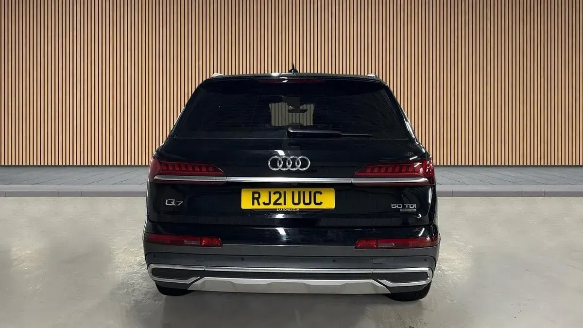 Used Audi Q7 Sport 286 HP (210 kW) 2021 Deep black/deep black SUV