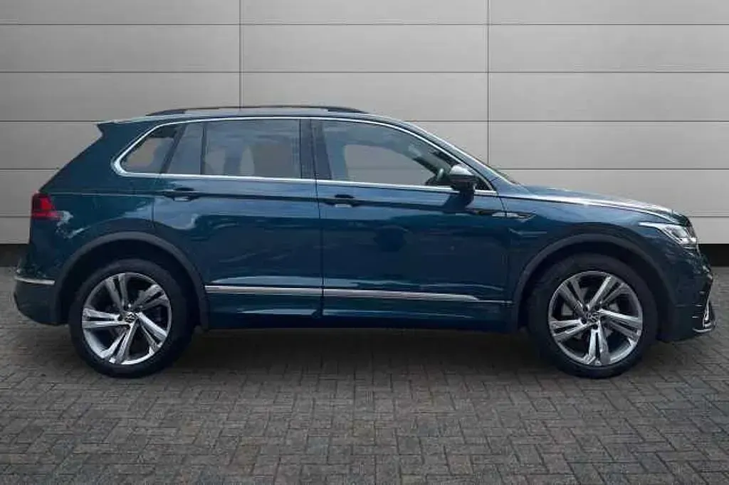 Used VW Tiguan R-line Edition 150 HP (110 kW) 2024 Nightshade blue SUV