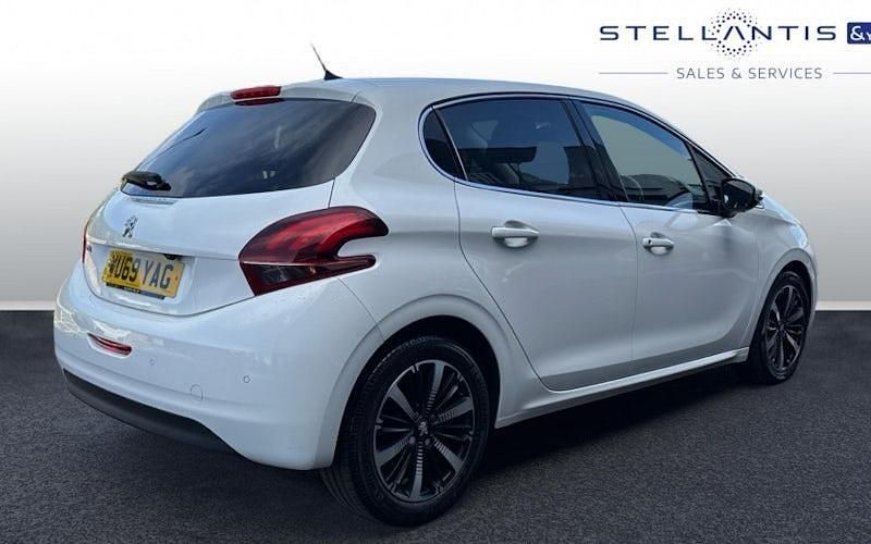 Used Peugeot 208 S 82 HP (60 kW) 2019 White Hatchback