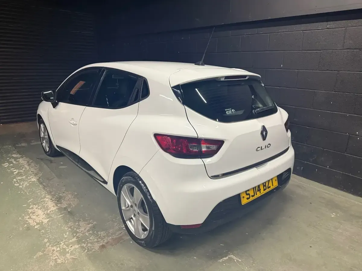 Used Renault Clio IV Dynamique 75 HP (55 kW) 2014 White Hatchback