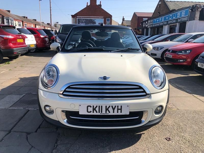 Begagnad Mini Cooper Cabriolet 2011 Vit Cab